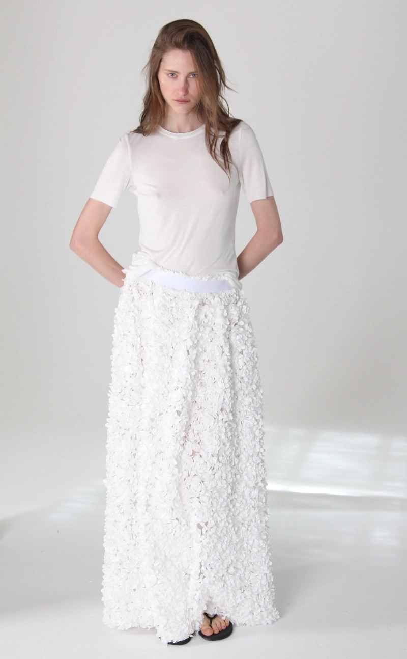 Вещь, без которой этой весной никуда? Эффектная юбка ниже колена. Вот 10 таких — от локальных брендов (фото 15)