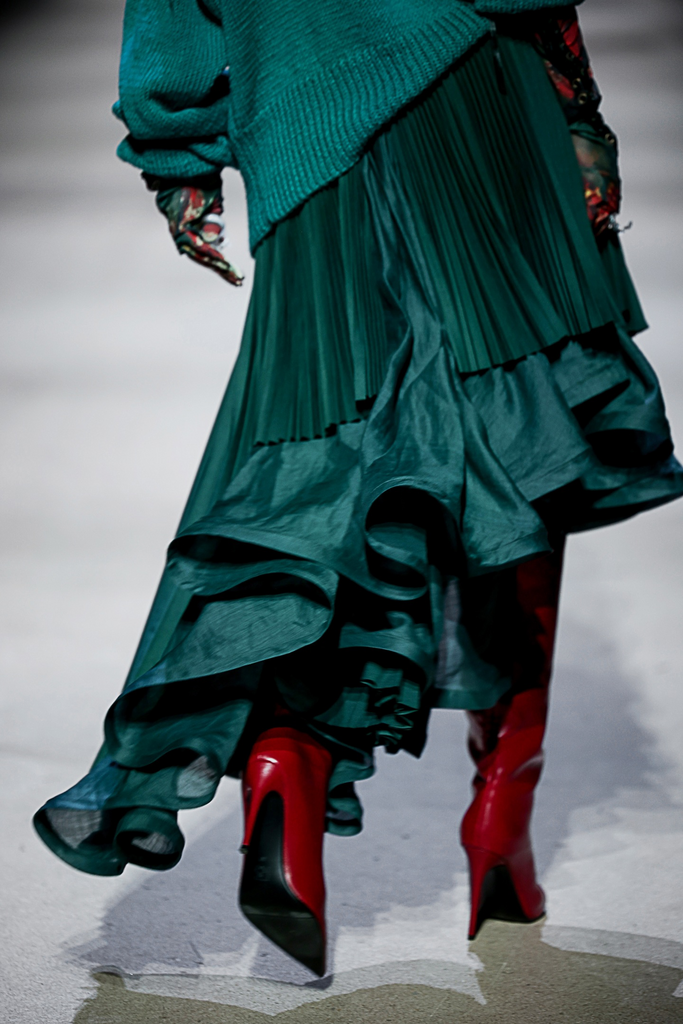 Вещь, без которой этой весной никуда? Эффектная юбка ниже колена. Вот 10 таких — от локальных брендов (фото 18)