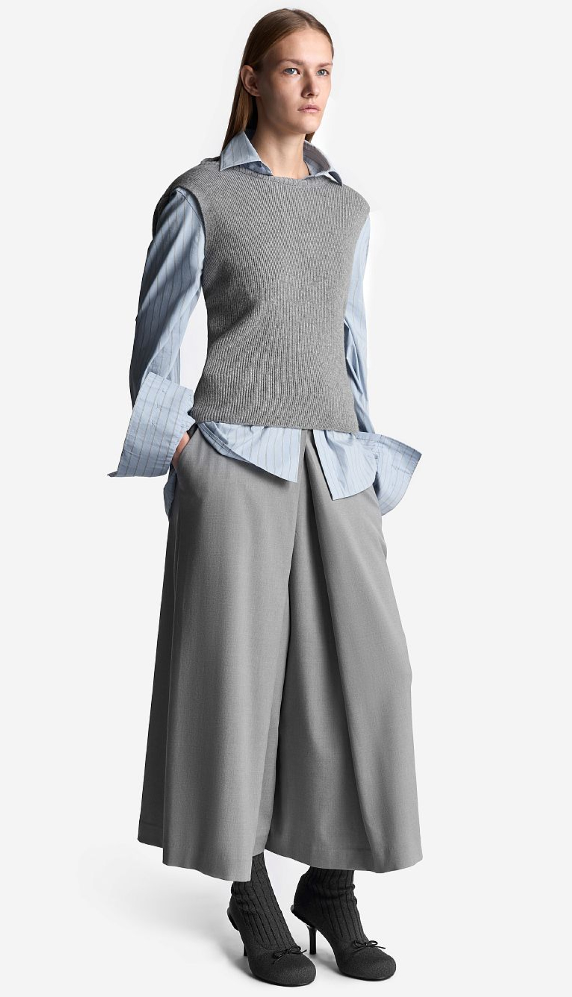 Вещь, без которой этой весной никуда? Эффектная юбка ниже колена. Вот 10 таких — от локальных брендов (фото 17)