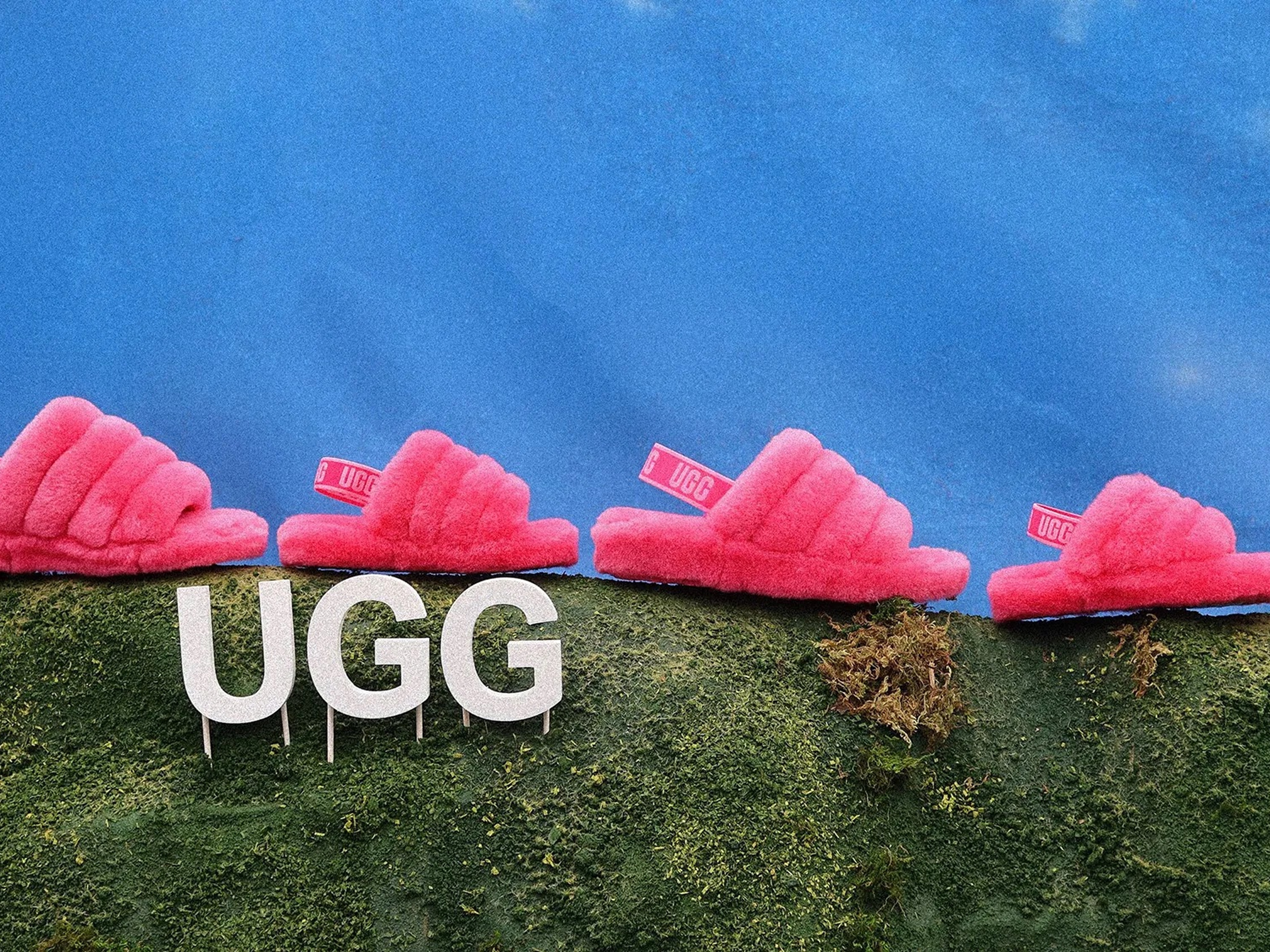 Бренд Ugg показал кампейн меховых тапочек (фото 3)