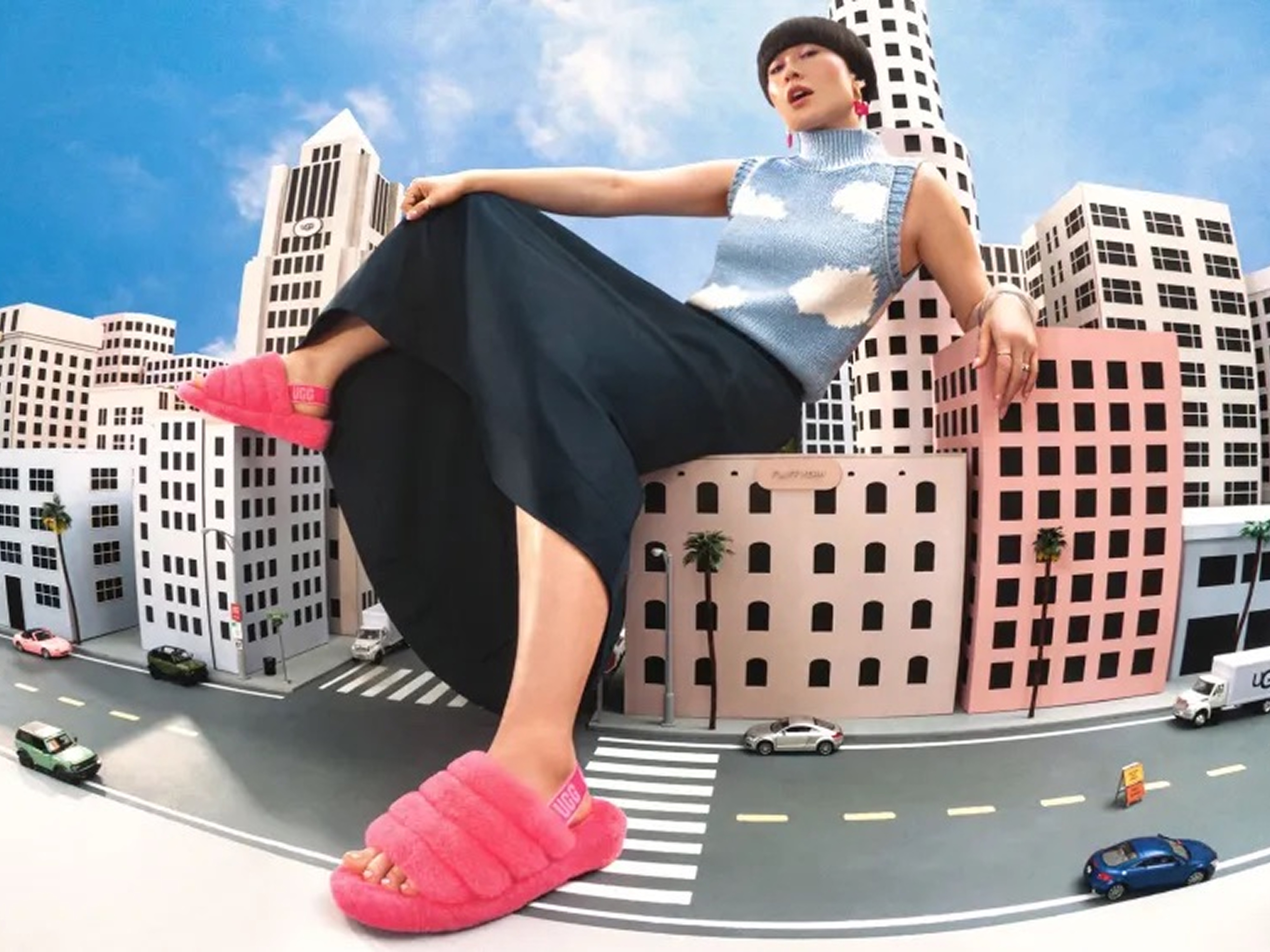 Бренд Ugg показал кампейн меховых тапочек (фото 1)