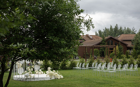 Artiland и Palmira Garden: 7 локаций для камерной свадьбы как в «Американской истории любви» (фото 10)