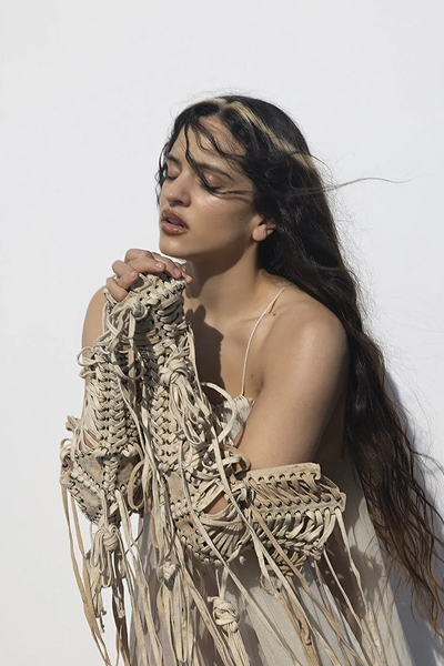 Самое трендовое окрашивание весны? Конечно, рисунки и принты в волосах, как у Розалии (фото 2)