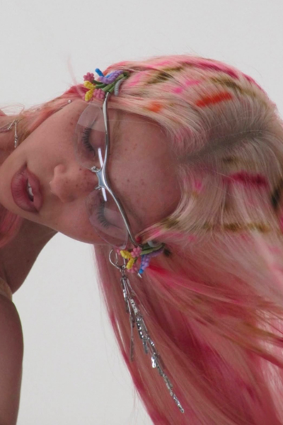 Самое трендовое окрашивание весны? Конечно, рисунки и принты в волосах, как у Розалии (фото 3)