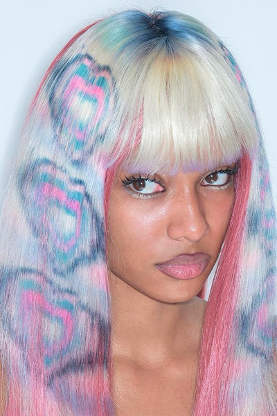 Самое трендовое окрашивание весны? Конечно, рисунки и принты в волосах, как у Розалии (фото 9)