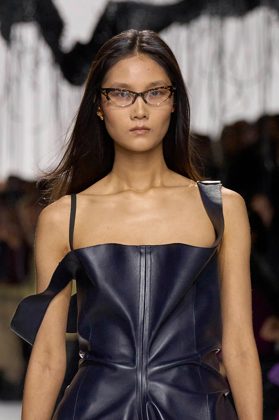 Самые модные солнечные очки весна-лето 2026? Вот 6 классных пар с подиума (фото 24)