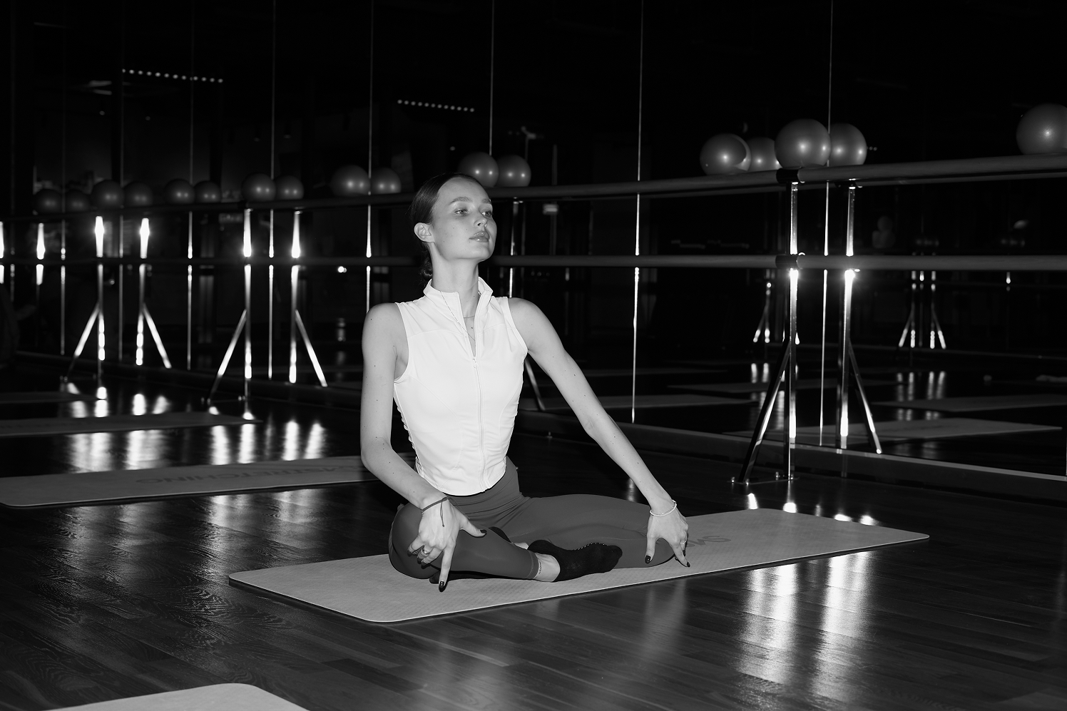 Как за 15 минут снять утреннюю отечность и пробудить организм? Показывает тренер (фото 5)