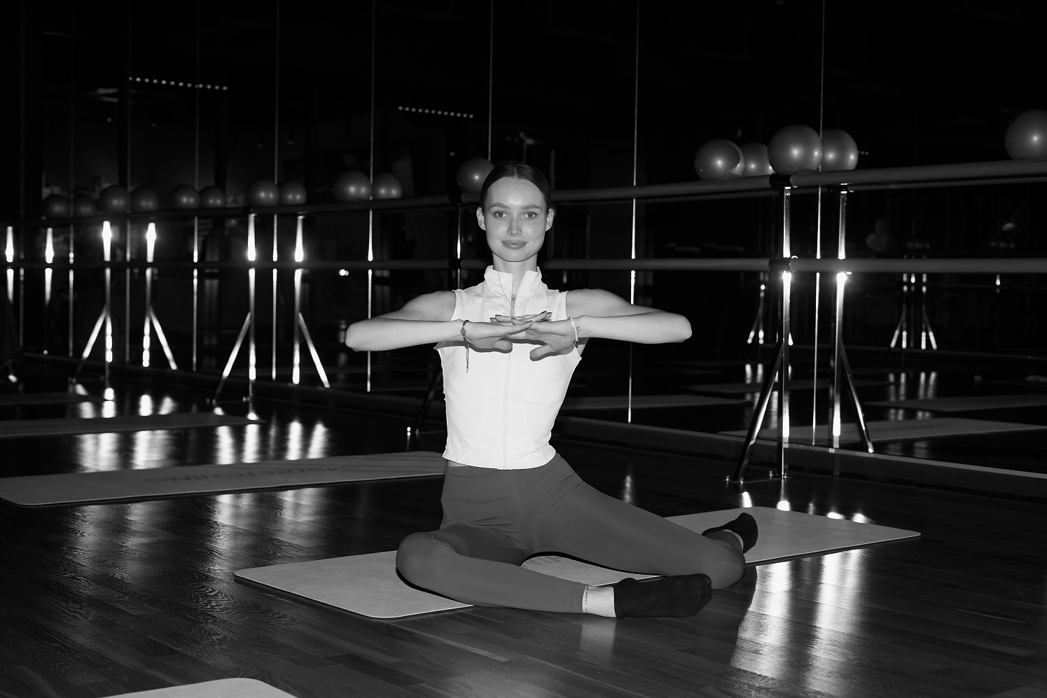 Как за 15 минут снять утреннюю отечность и пробудить организм? Показывает тренер (фото 7)