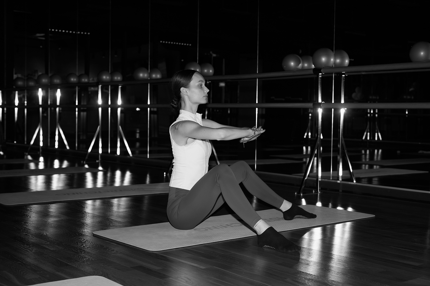 Как за 15 минут снять утреннюю отечность и пробудить организм? Показывает тренер (фото 6)