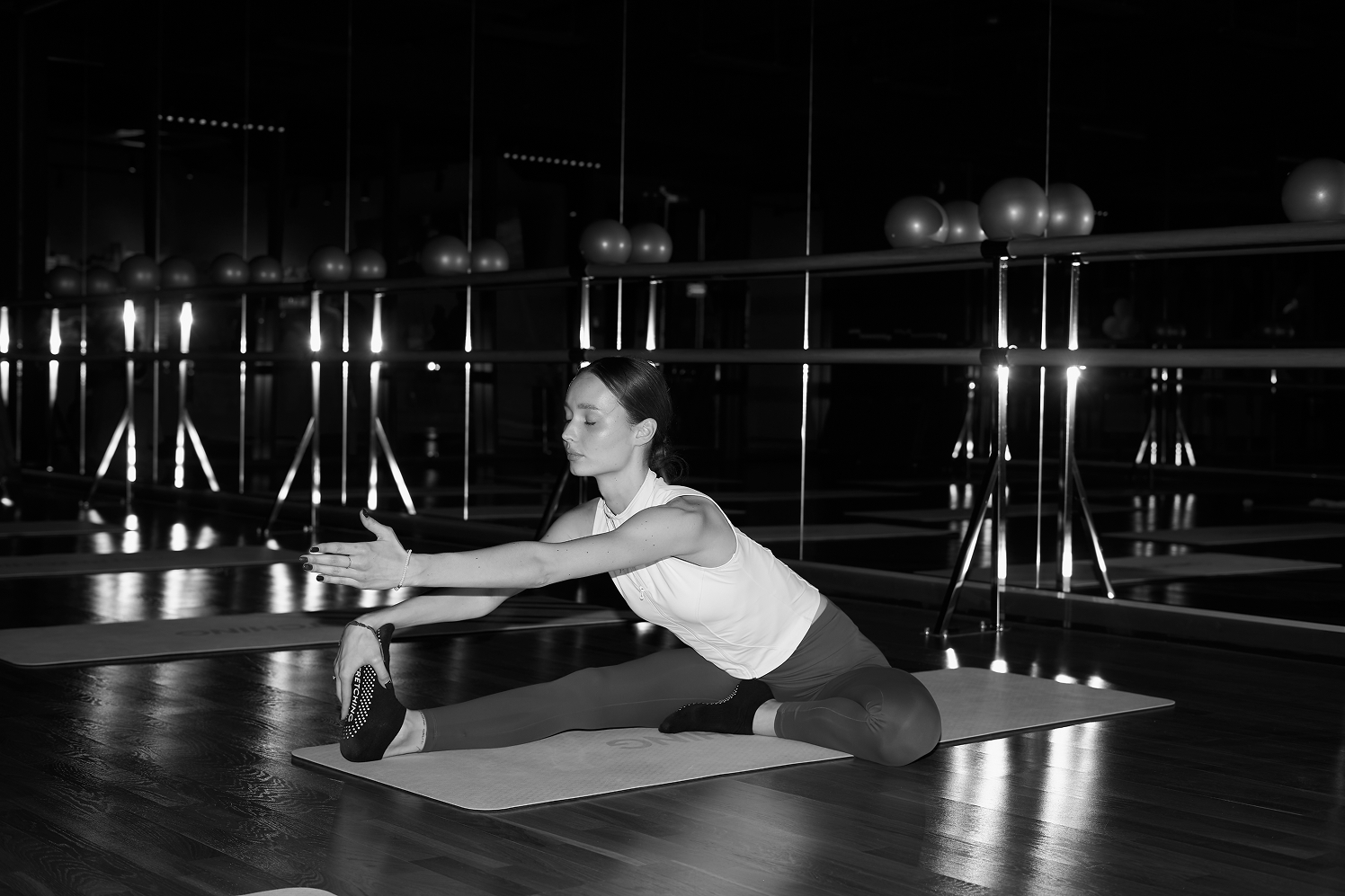 Как за 15 минут снять утреннюю отечность и пробудить организм? Показывает тренер (фото 9)