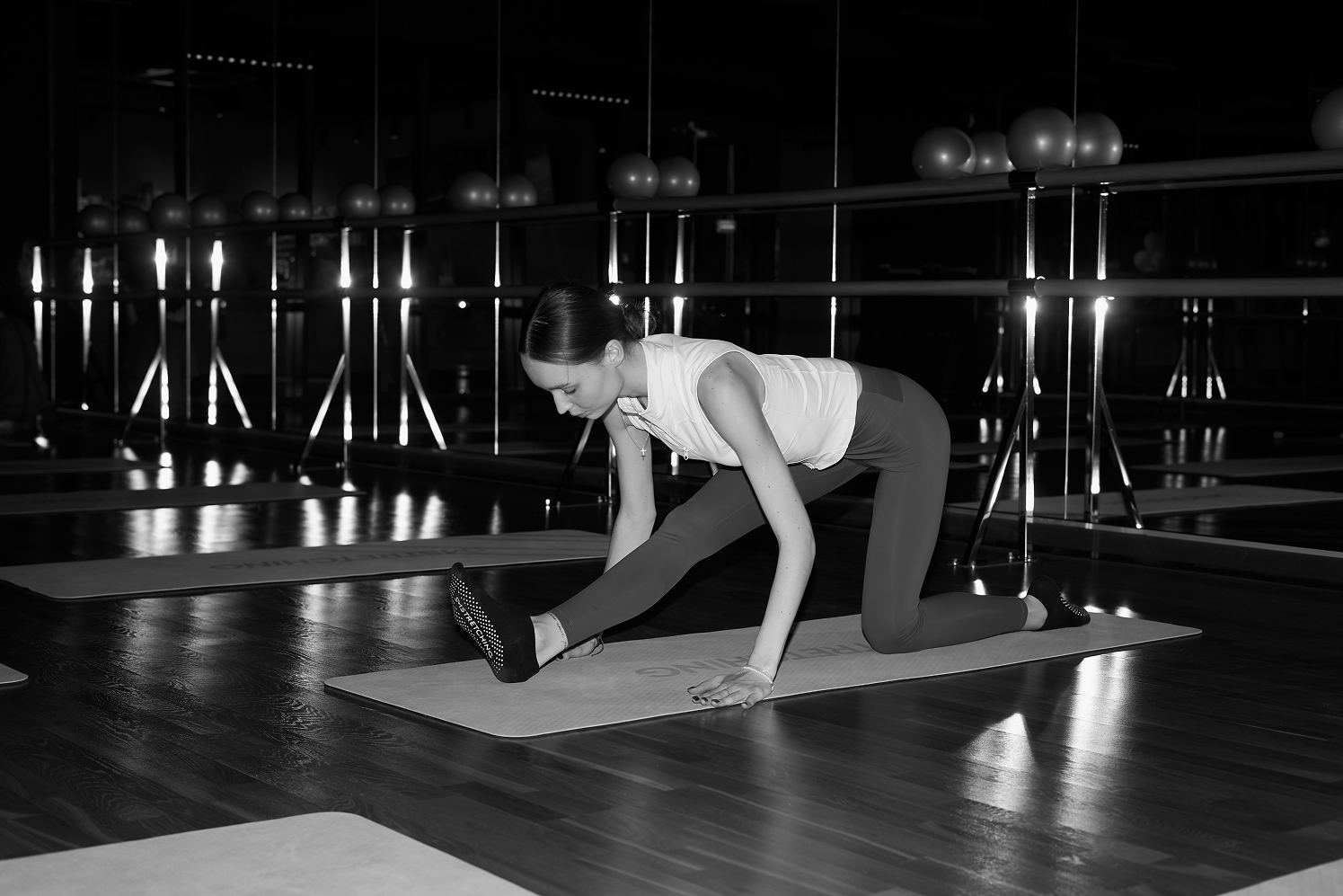 Как за 15 минут снять утреннюю отечность и пробудить организм? Показывает тренер (фото 12)