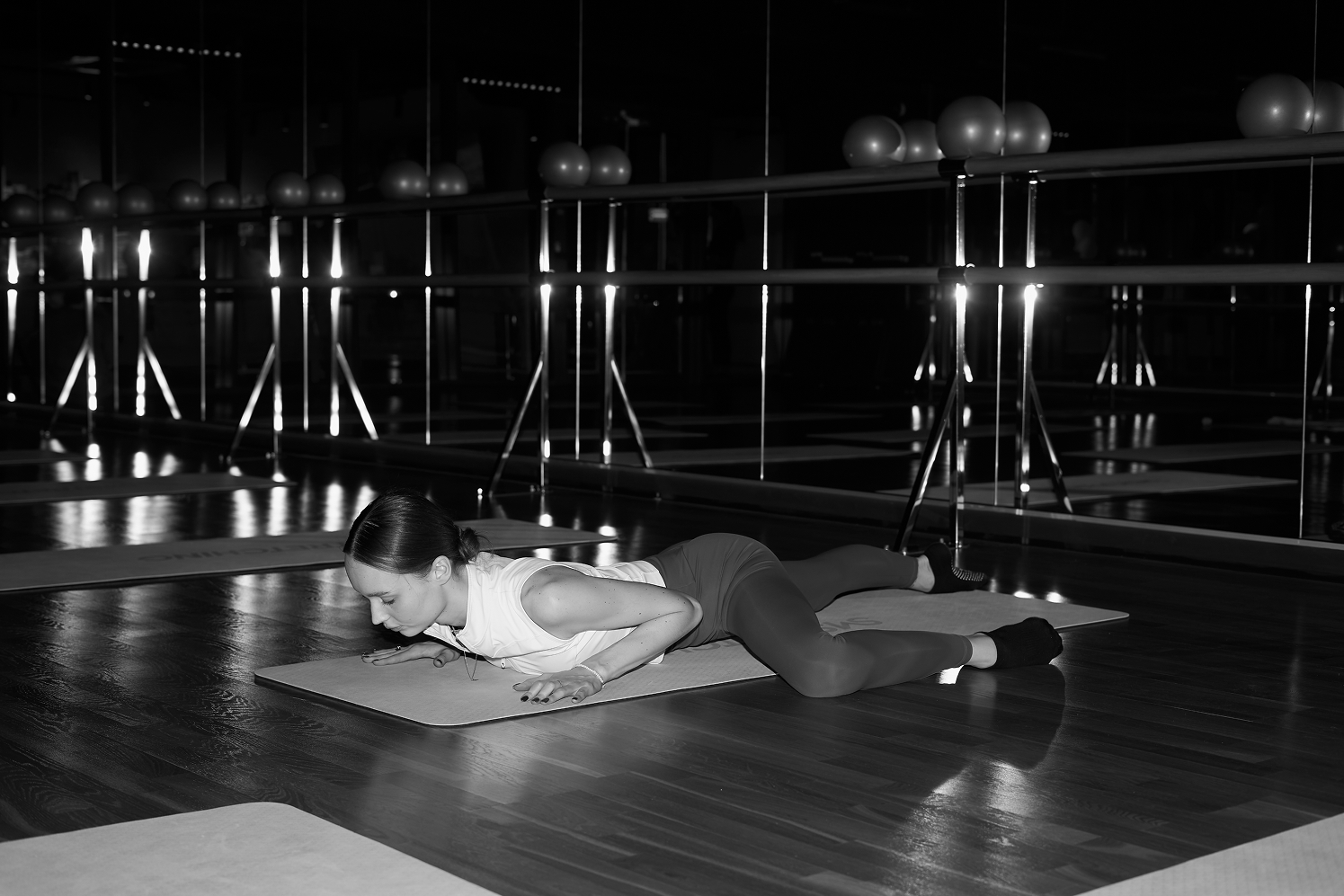 Как за 15 минут снять утреннюю отечность и пробудить организм? Показывает тренер (фото 14)