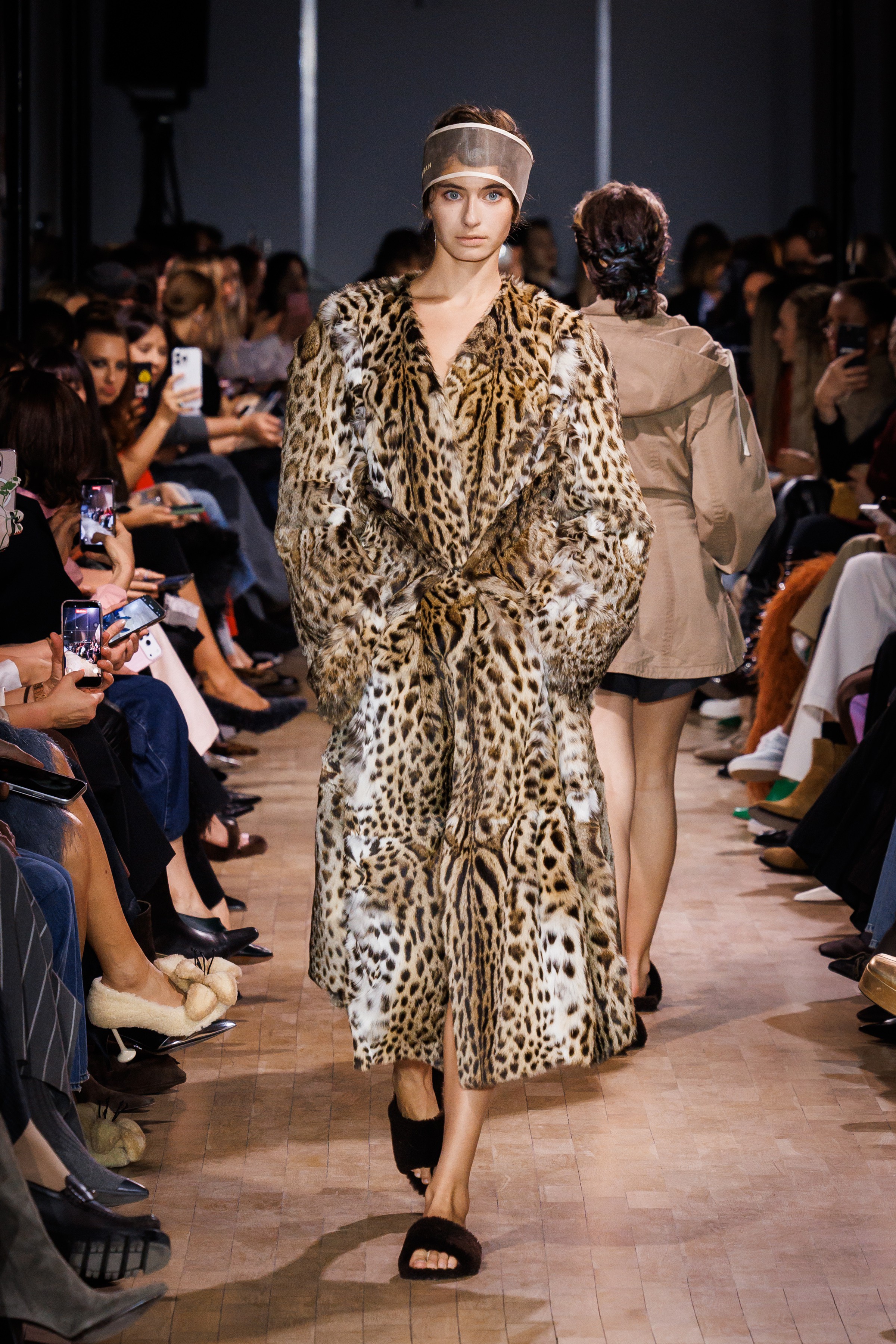 Викторианская эпоха и советский шик: чем запомнилась Неделя моды в Москве (фото 18)