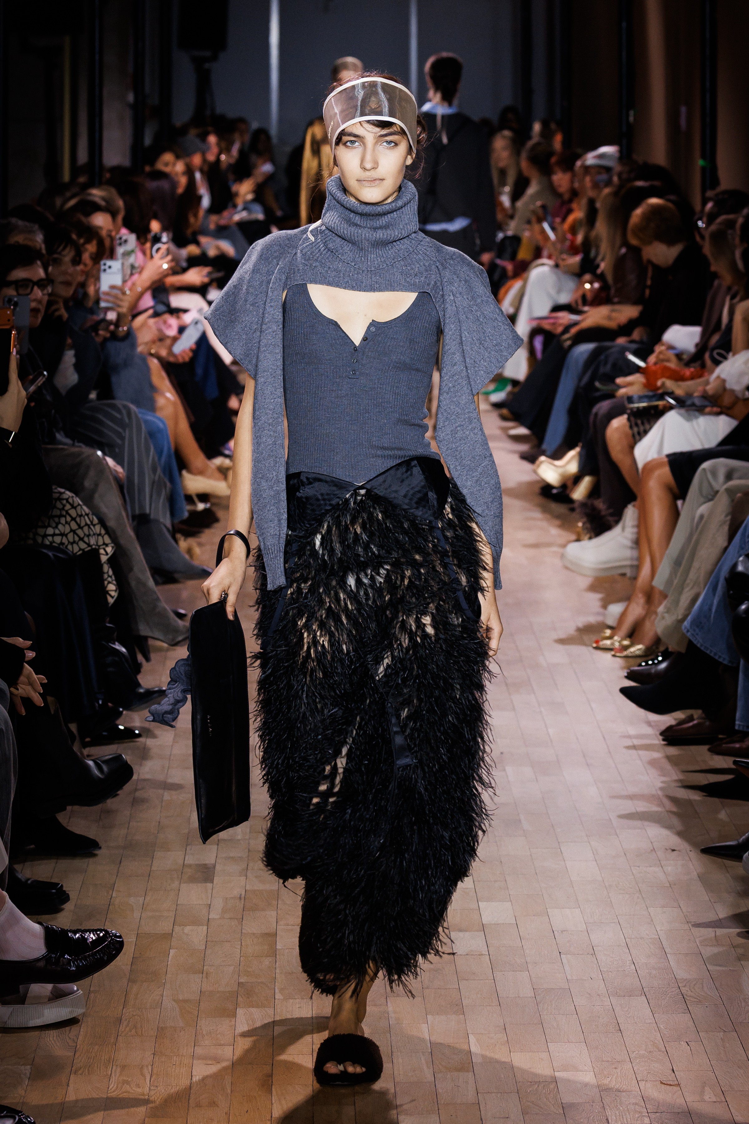 Викторианская эпоха и советский шик: чем запомнилась Неделя моды в Москве (фото 17)