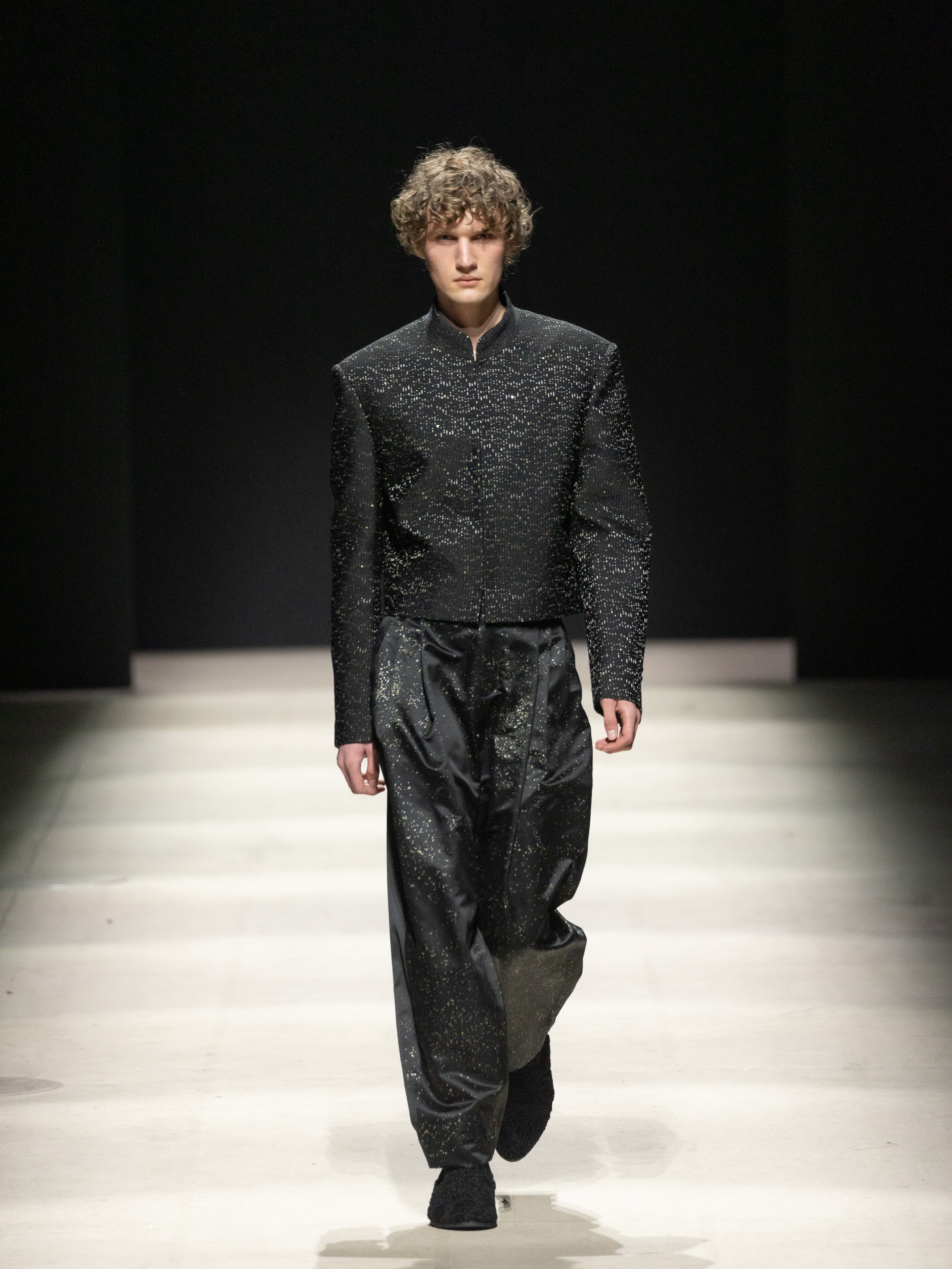 Викторианская эпоха и советский шик: чем запомнилась Неделя моды в Москве (фото 22)