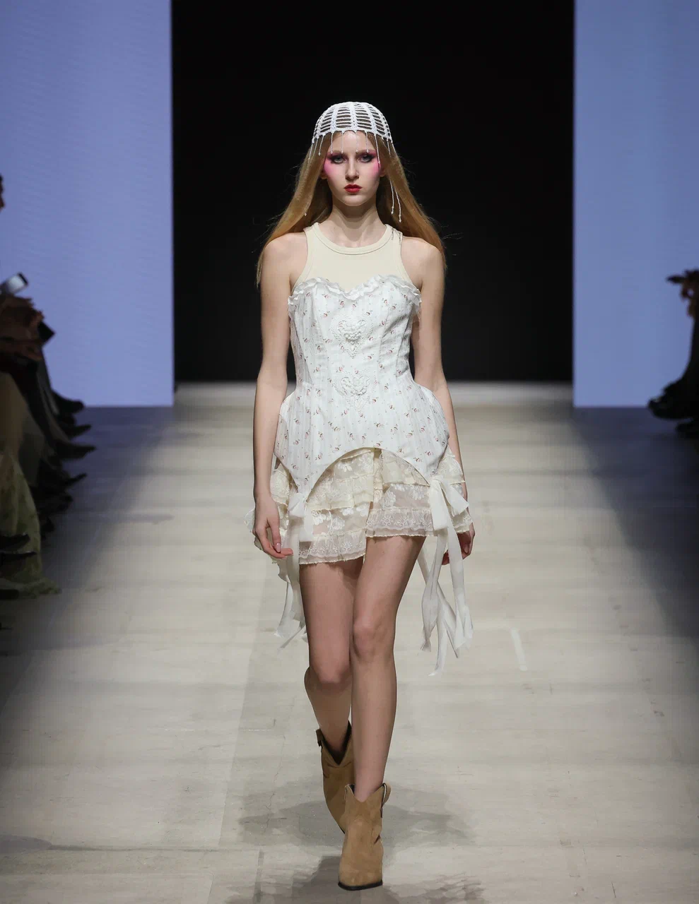 Викторианская эпоха и советский шик: чем запомнилась Неделя моды в Москве (фото 26)