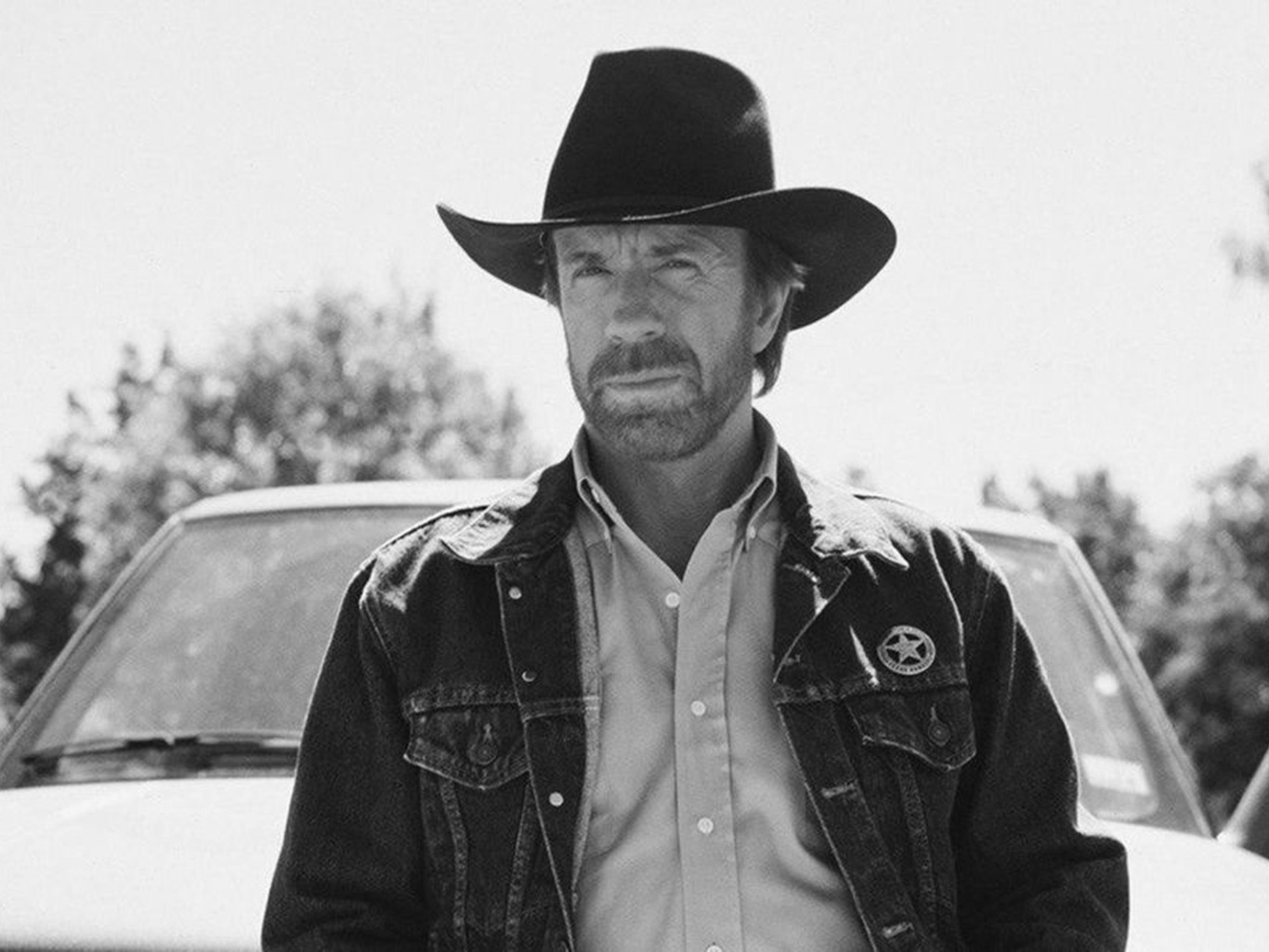 В возрасте 86 лет скончался Чак Норрис (фото 1)