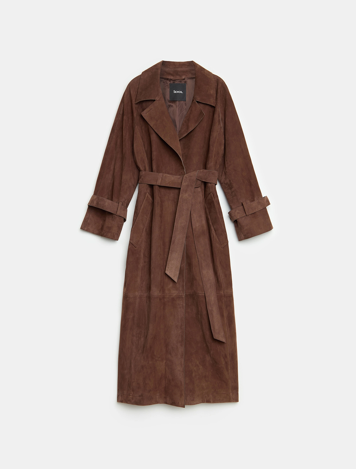 Тренчи, юбки, мюли и кепки: 40 вещей из замши на весну 2026 (фото 5)