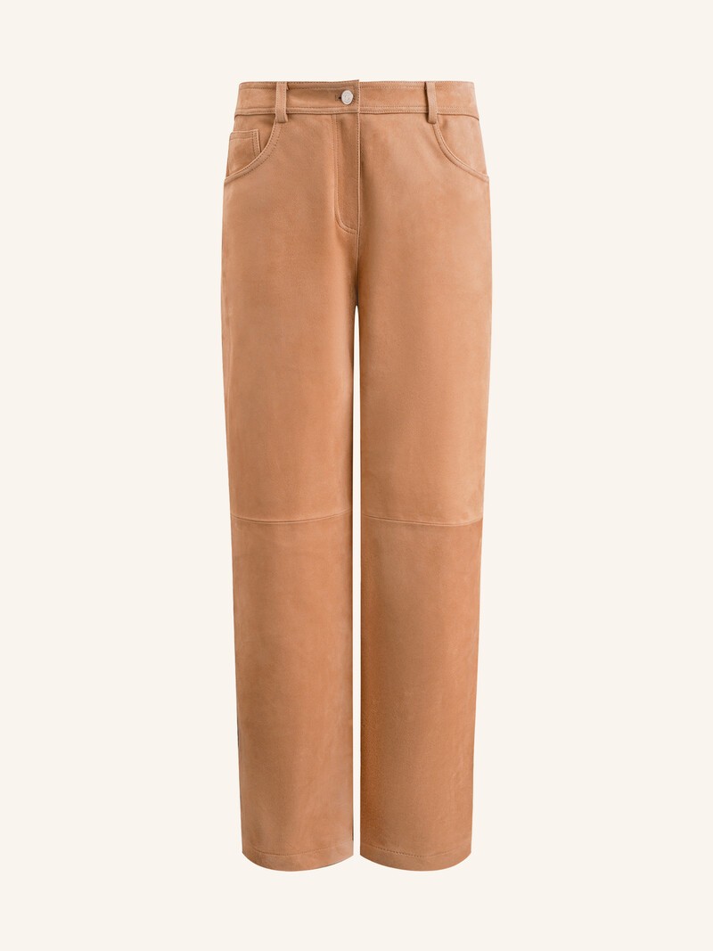 Тренчи, юбки, мюли и кепки: 40 вещей из замши на весну 2026 (фото 13)