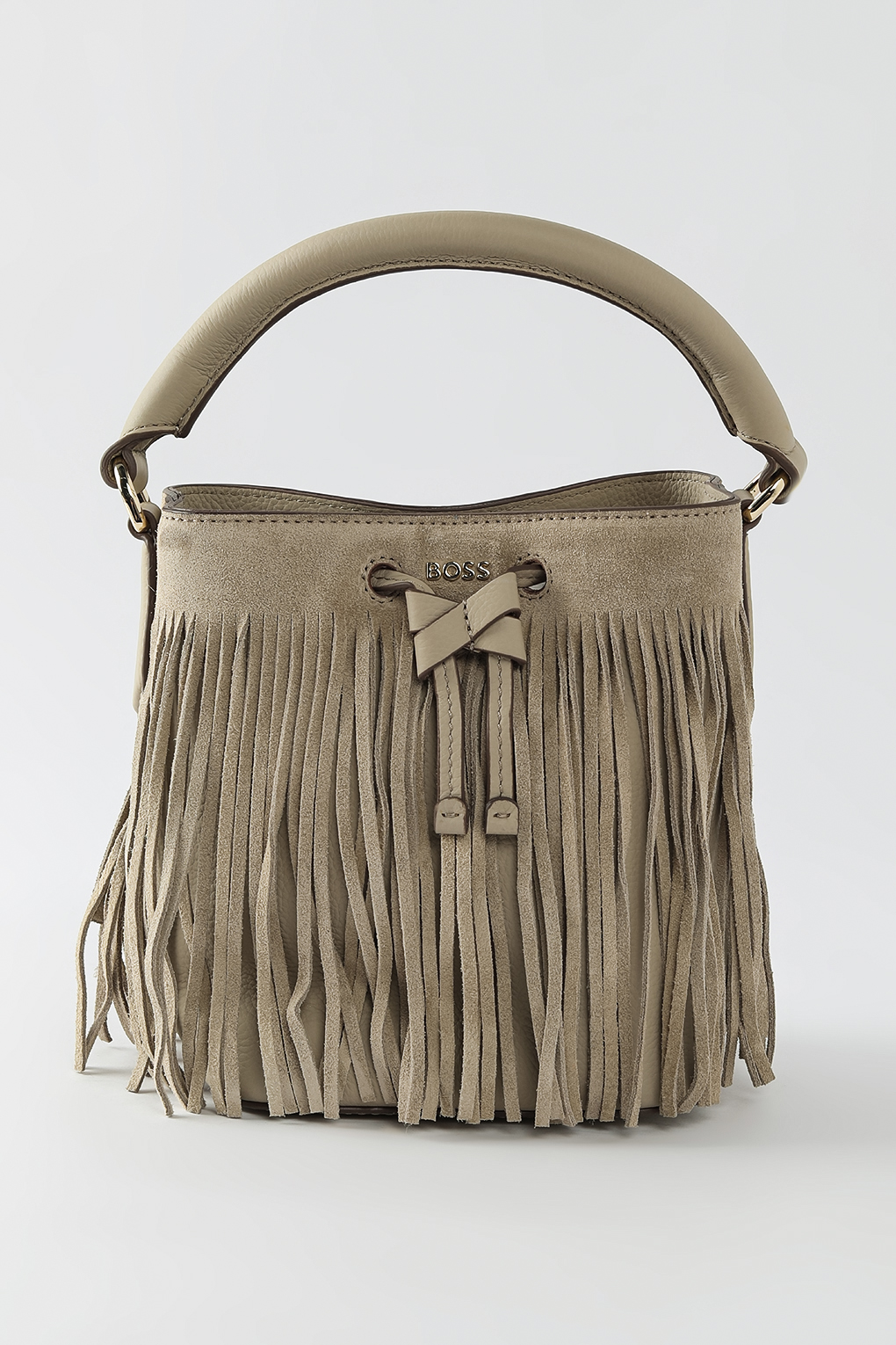 Тренчи, юбки, мюли и кепки: 40 вещей из замши на весну 2026 (фото 35)