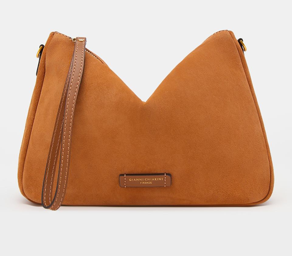 Тренчи, юбки, мюли и кепки: 40 вещей из замши на весну 2026 (фото 40)