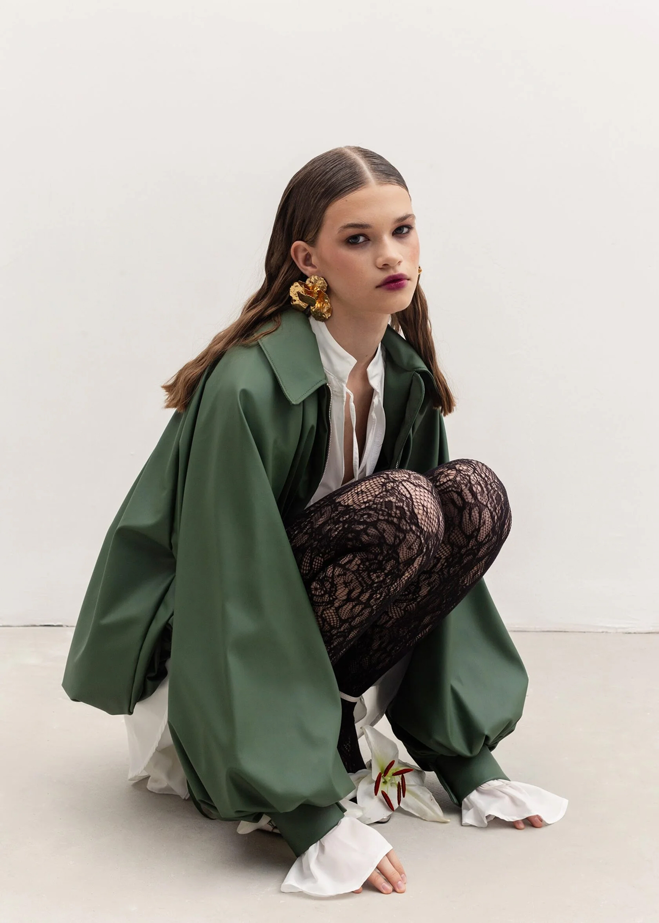 Самая модная ветровка весны? Цветная, как в лукбуке Saint Laurent resort 2026 (фото 13)