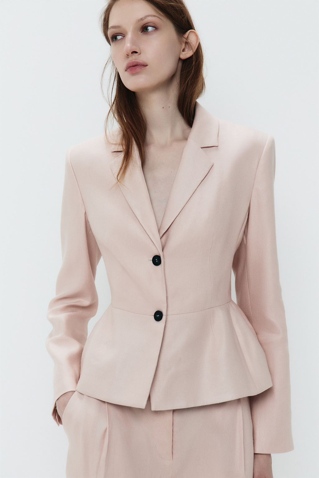 Какая нежность! 20 вещей в пудрово-розовом оттенке (фото 17)