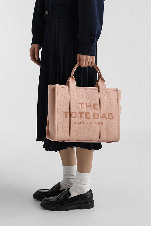 Какая нежность! 20 вещей в пудрово-розовом оттенке (фото 25)