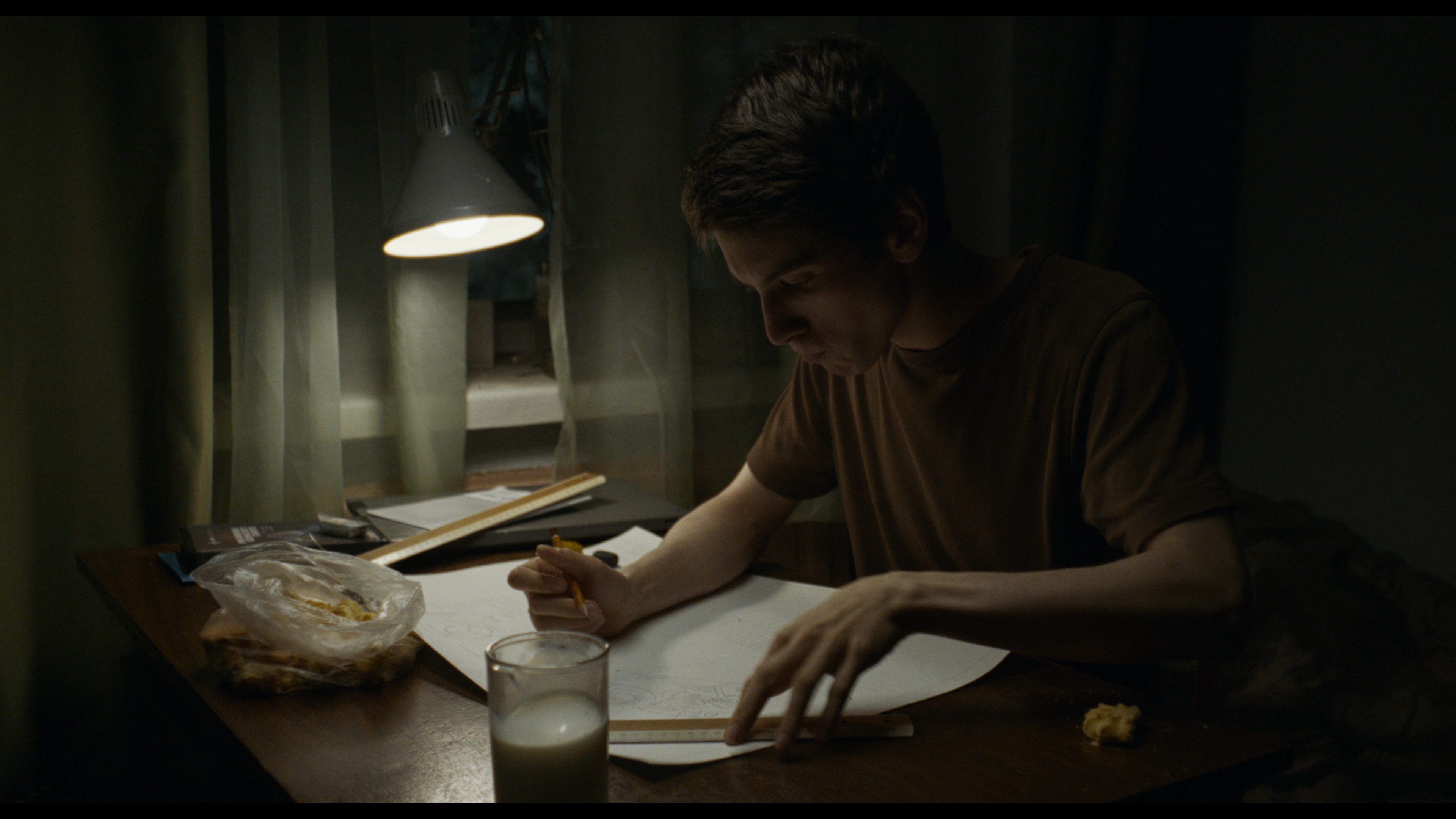 «Создавать Вселенную в себе и вокруг себя»: режиссер Антон Мамыкин — о фильме «Космос засыпает» (фото 6)