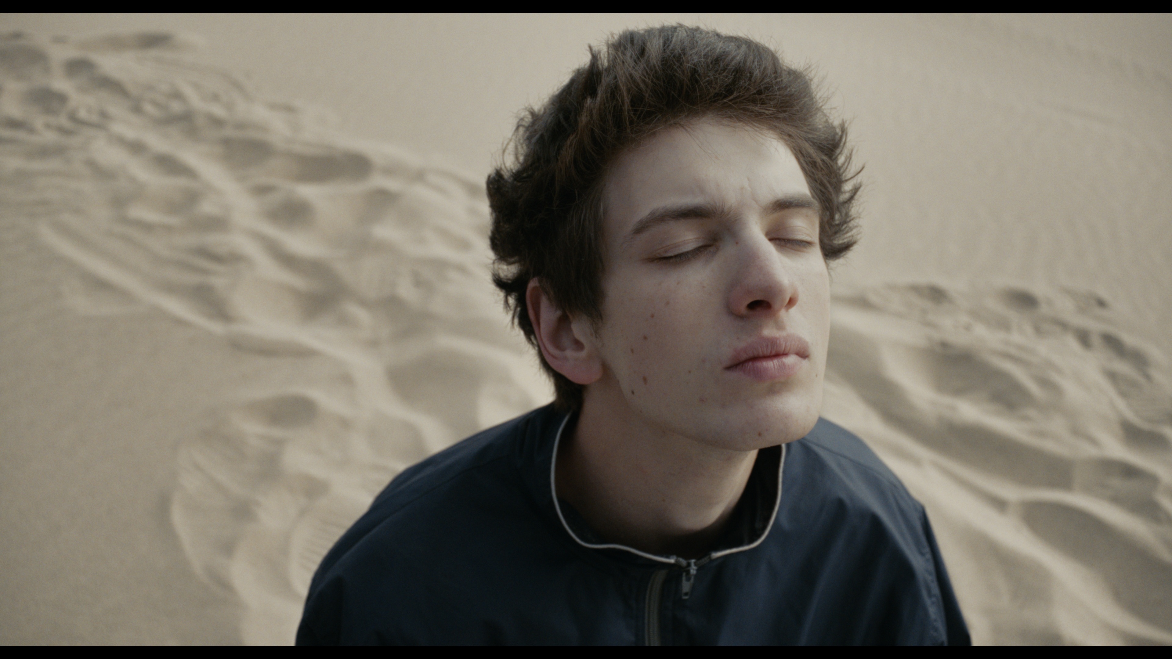 «Создавать Вселенную в себе и вокруг себя»: режиссер Антон Мамыкин — о фильме «Космос засыпает» (фото 7)