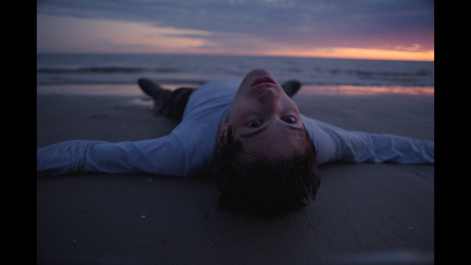 «Создавать Вселенную в себе и вокруг себя»: режиссер Антон Мамыкин — о фильме «Космос засыпает» (фото 14)