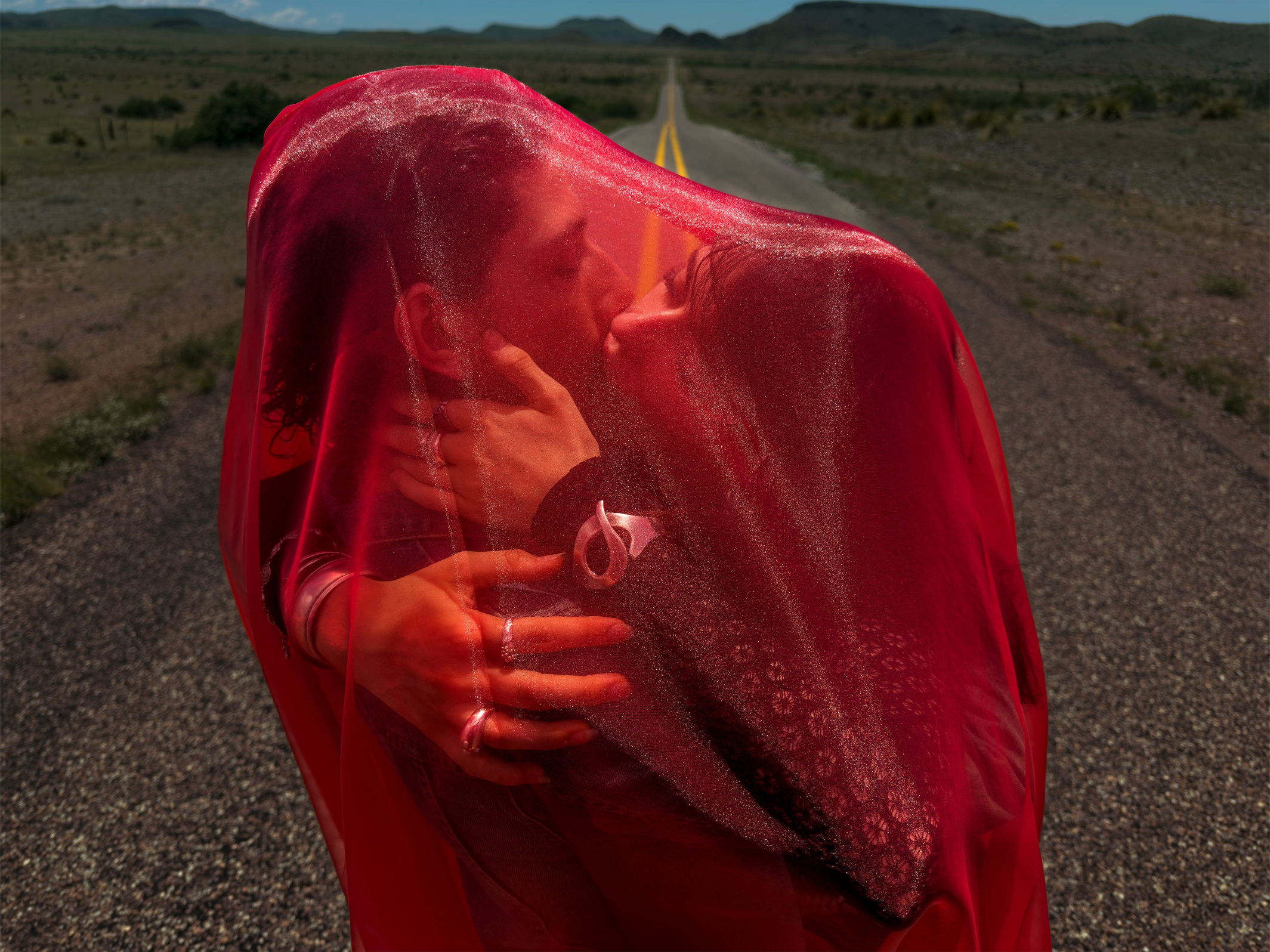 Стиль Елизаветы II и эскизы Ива Сен-Лорана. Фэшн-выставки 2026-го, на которые нужно успеть (фото 3)