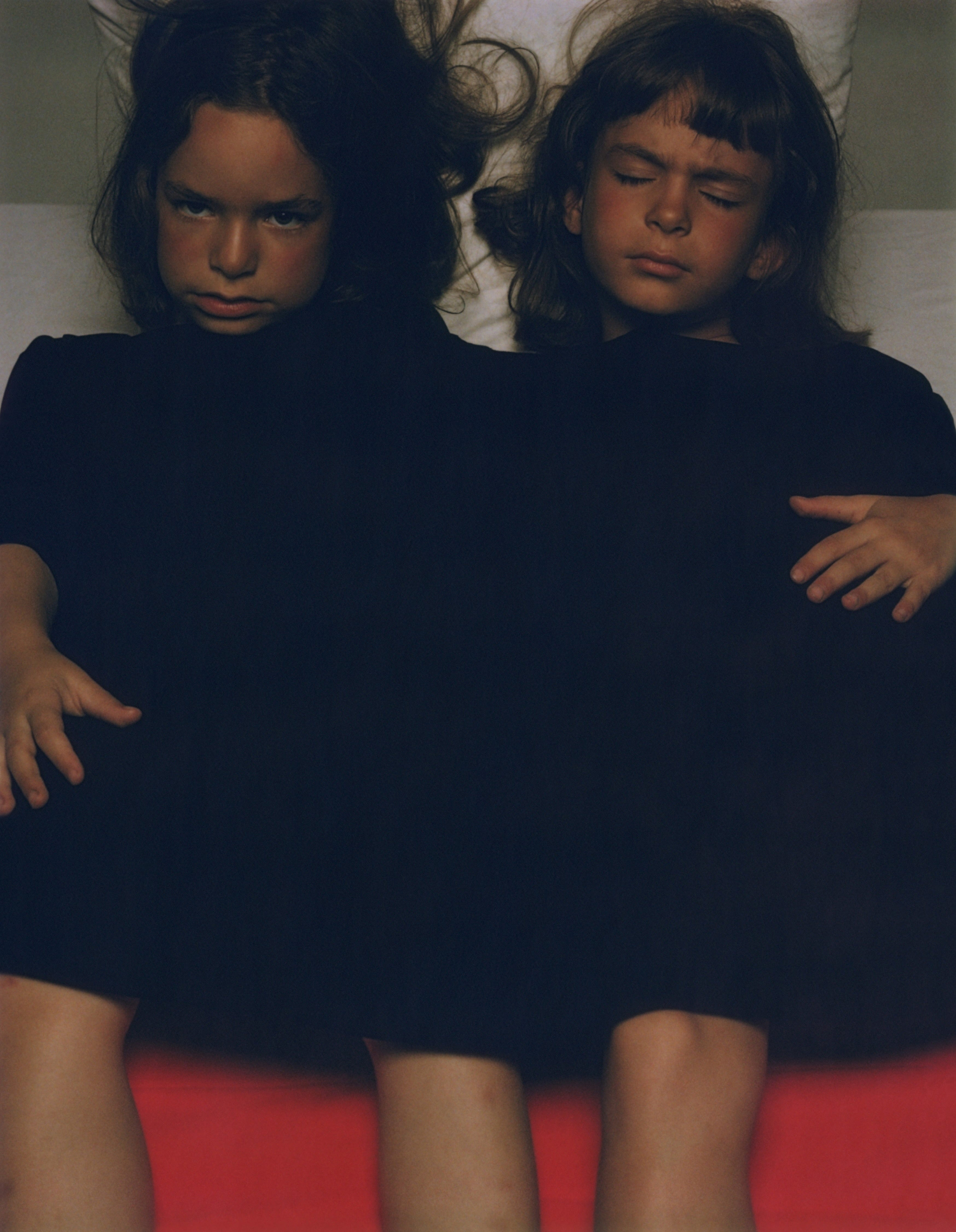 Стиль Елизаветы II и эскизы Ива Сен-Лорана. Фэшн-выставки 2026-го, на которые нужно успеть (фото 2)