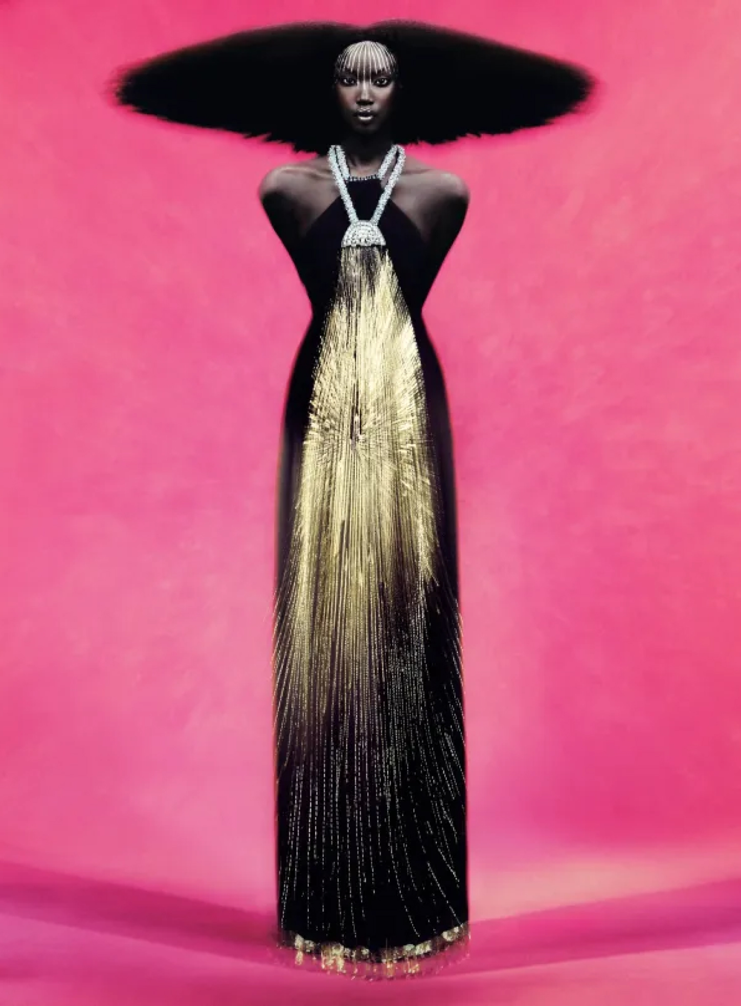 Стиль Елизаветы II и эскизы Ива Сен-Лорана. Фэшн-выставки 2026-го, на которые нужно успеть (фото 7)