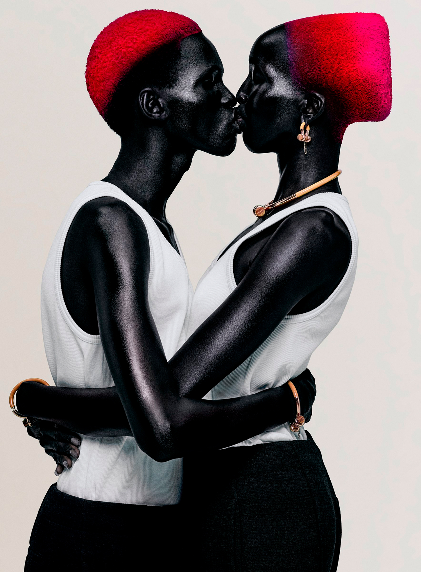 Стиль Елизаветы II и эскизы Ива Сен-Лорана. Фэшн-выставки 2026-го, на которые нужно успеть (фото 8)