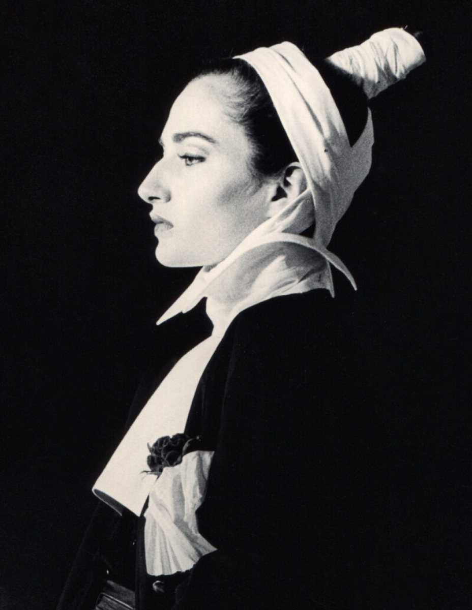 Стиль Елизаветы II и эскизы Ива Сен-Лорана. Фэшн-выставки 2026-го, на которые нужно успеть (фото 14)