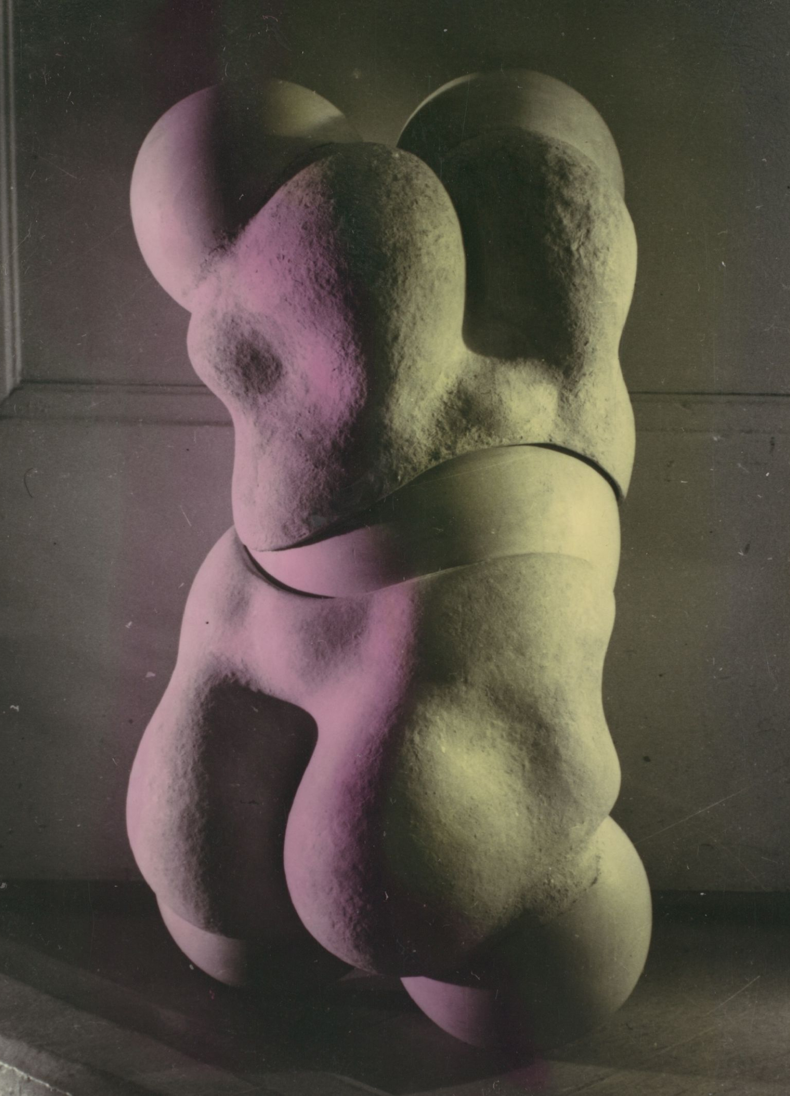 Стиль Елизаветы II и эскизы Ива Сен-Лорана. Фэшн-выставки 2026-го, на которые нужно успеть (фото 18)