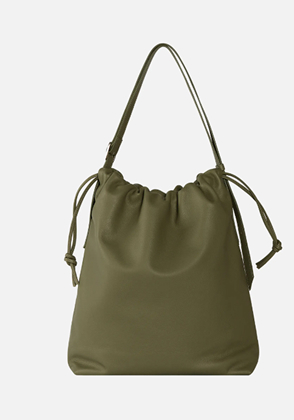 Верхнее нижнее белье — тренд весна-лето 2026. Вот подиумные образы, которые хочется повторить (фото 19)