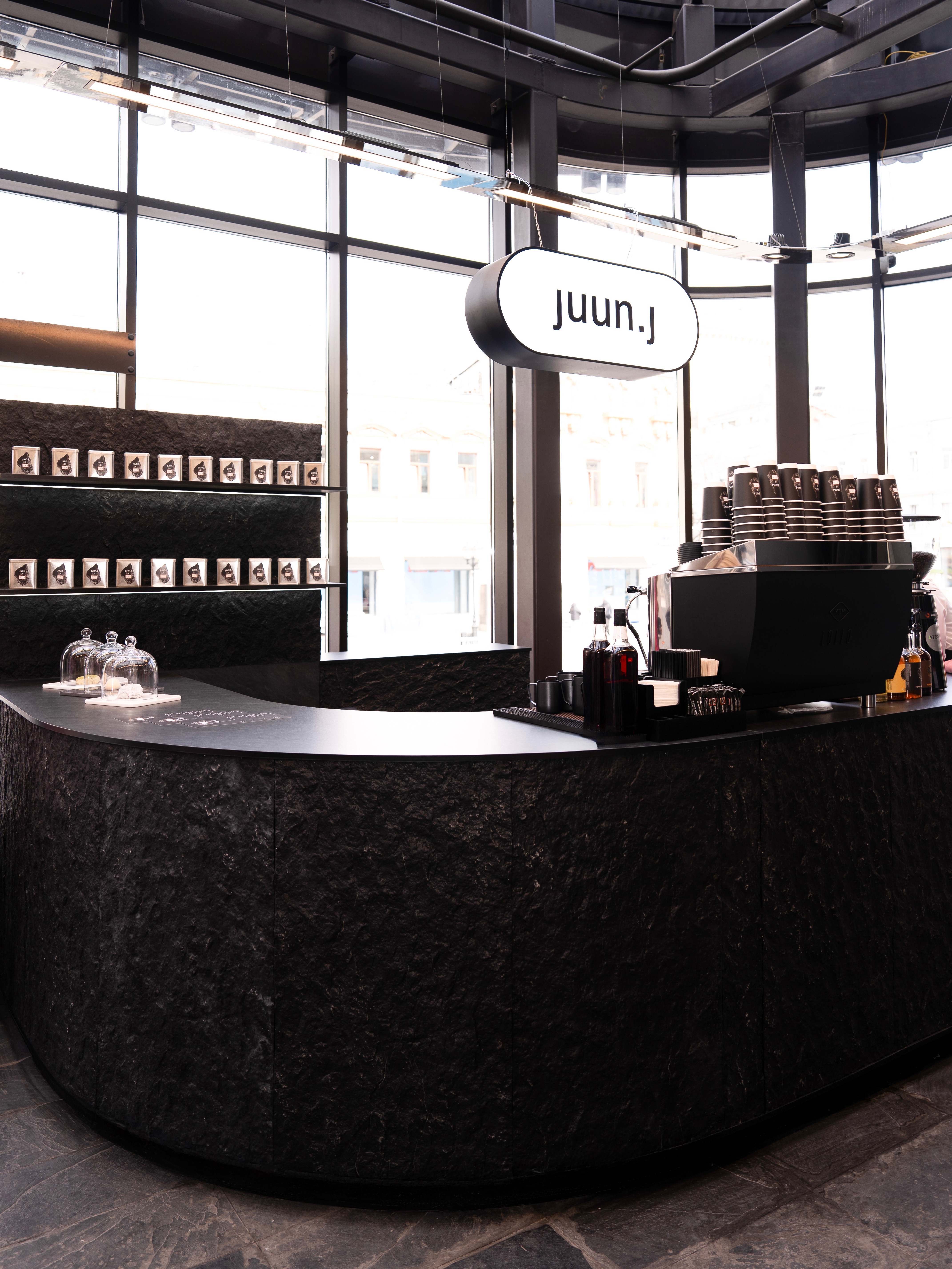 В ЦУМе открылся поп-ап южнокорейского бренда Juun.J (фото 1)