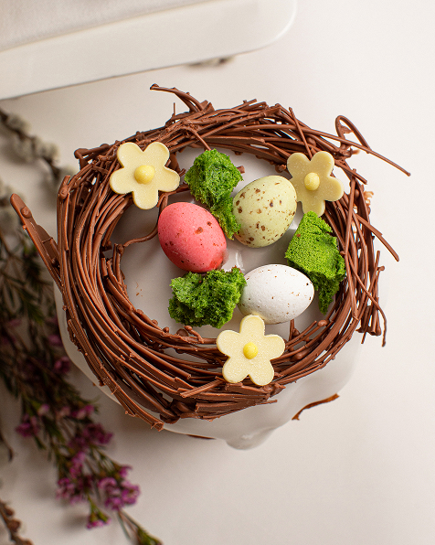 Панеттоне с миндалем и куличи с бабочками: 14 лучших пасхальных десертов от московских шефов (фото 1)