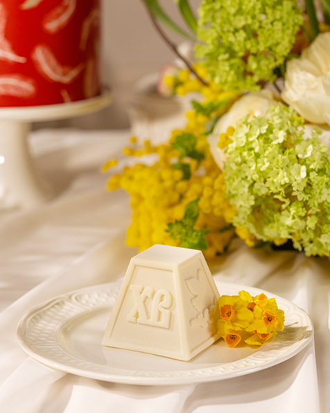 Панеттоне с миндалем и куличи с бабочками: 14 лучших пасхальных десертов от московских шефов (фото 17)