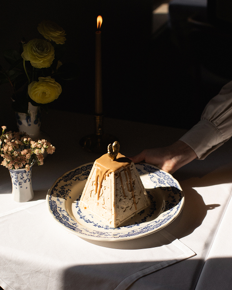 Панеттоне с миндалем и куличи с бабочками: 14 лучших пасхальных десертов от московских шефов (фото 25)