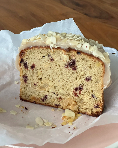 Панеттоне с миндалем и куличи с бабочками: 14 лучших пасхальных десертов от московских шефов (фото 34)