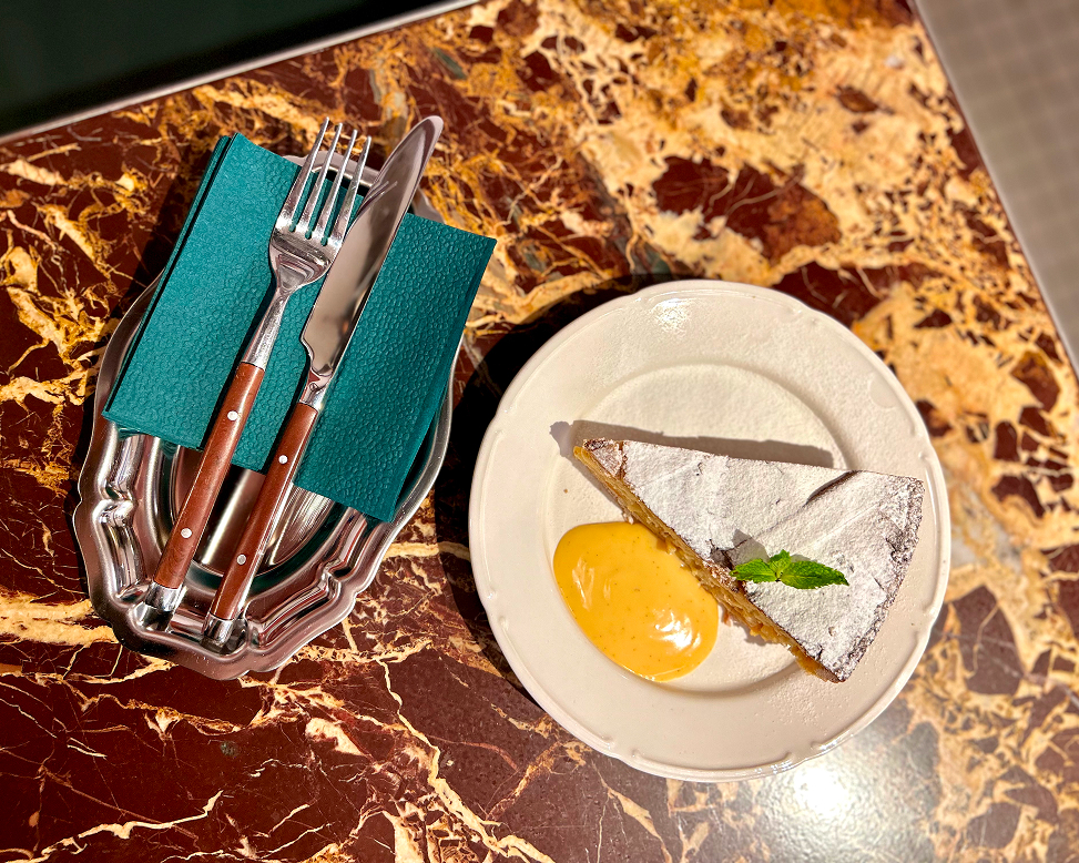 Панеттоне с миндалем и куличи с бабочками: 14 лучших пасхальных десертов от московских шефов (фото 39)