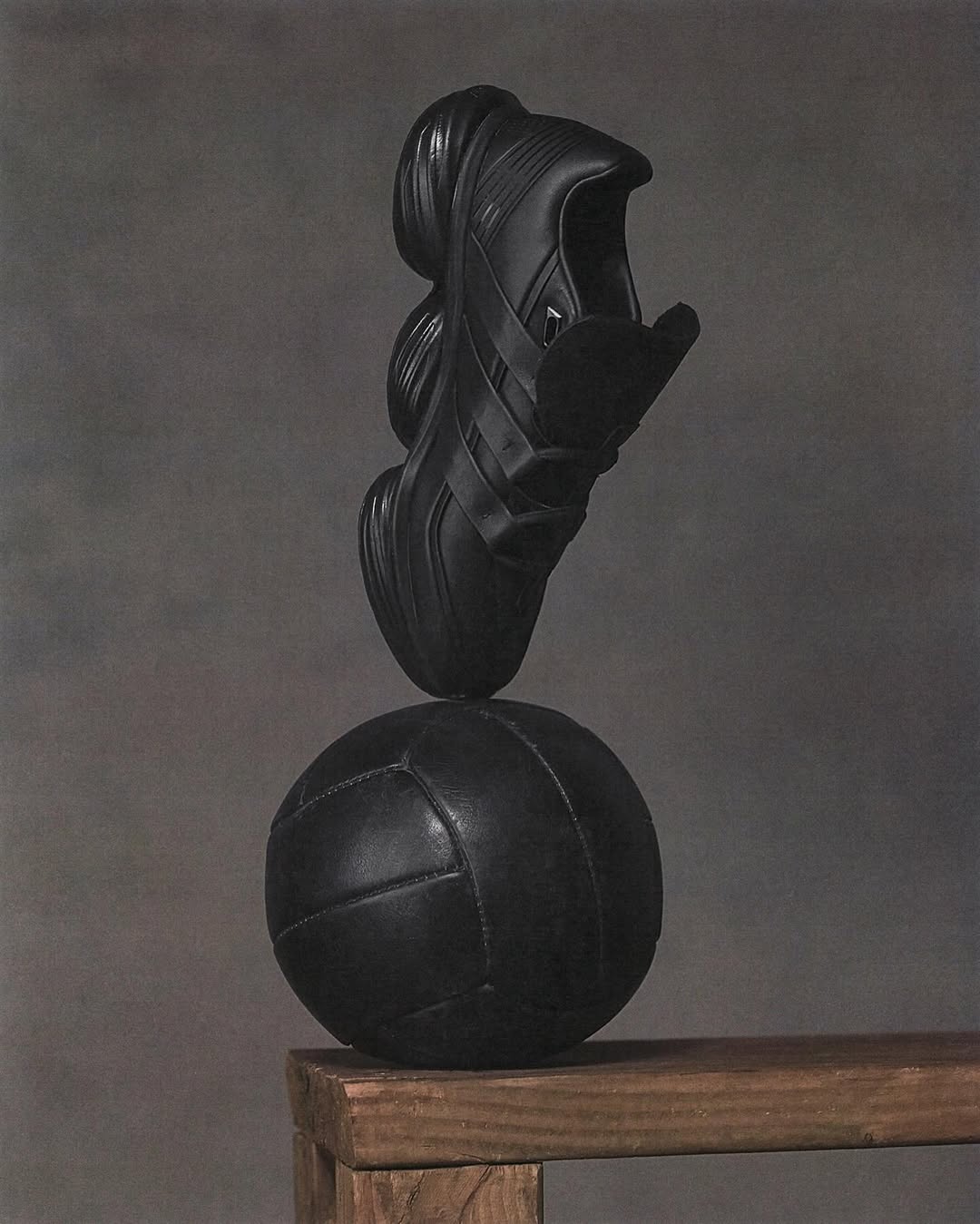 Бренды adidas и entire studios выпустили коллаборацию (фото 3)