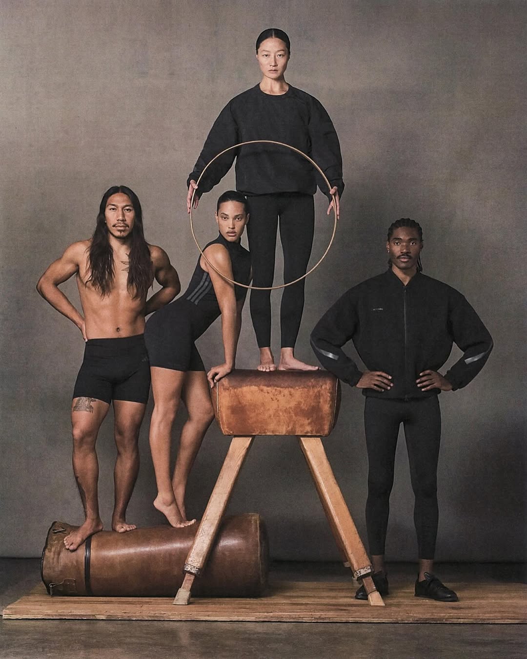 Бренды adidas и entire studios выпустили коллаборацию (фото 1)