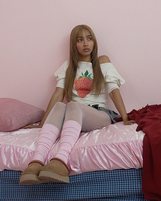 Певица и продюсер PinkPantheress стала лицом новой рекламной кампании Ugg (фото 5)