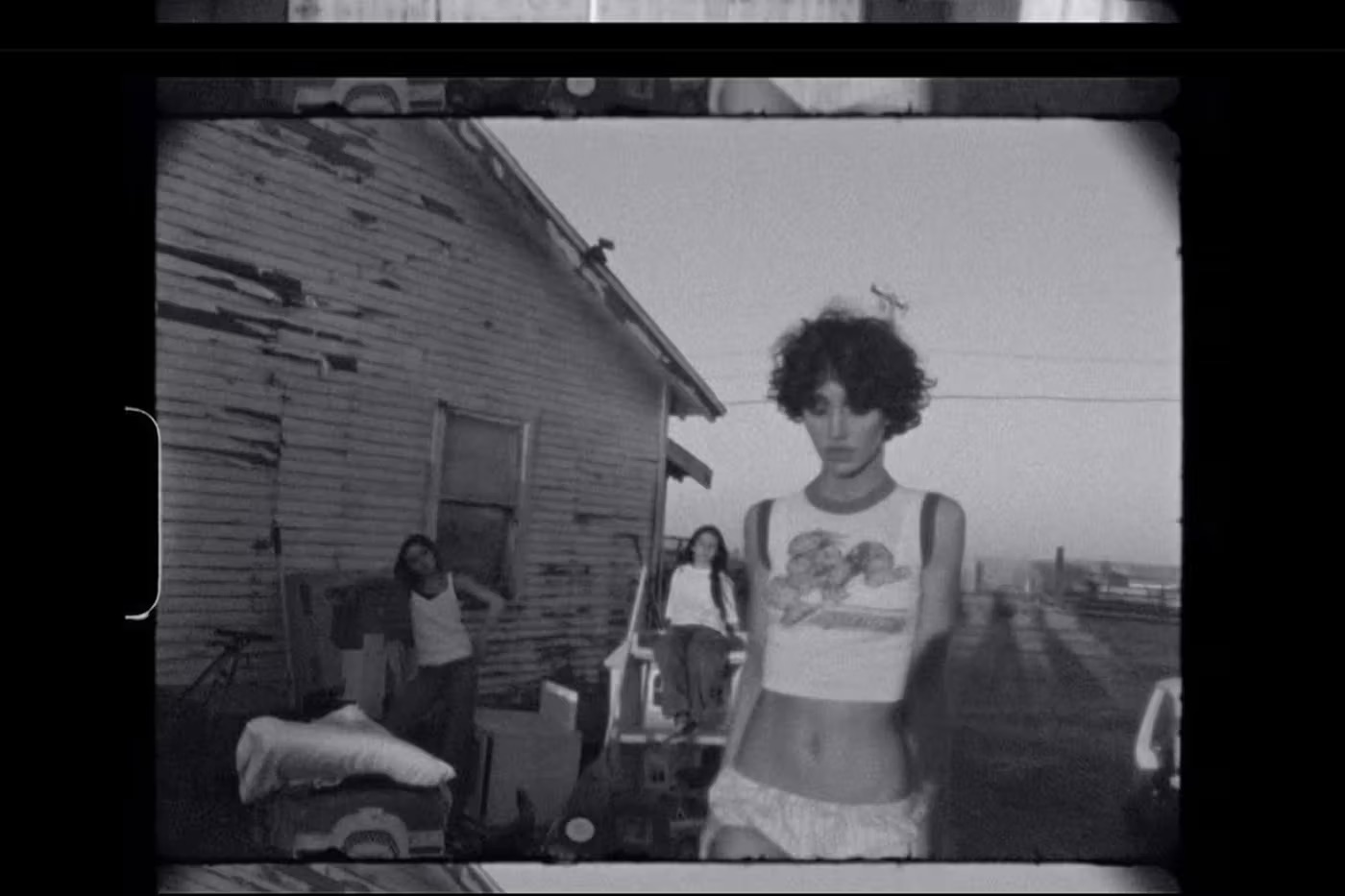 Фотографы Надя Ли Коэн и Скарлетт Карлос Кларк выпустили фотокнигу (фото 4)