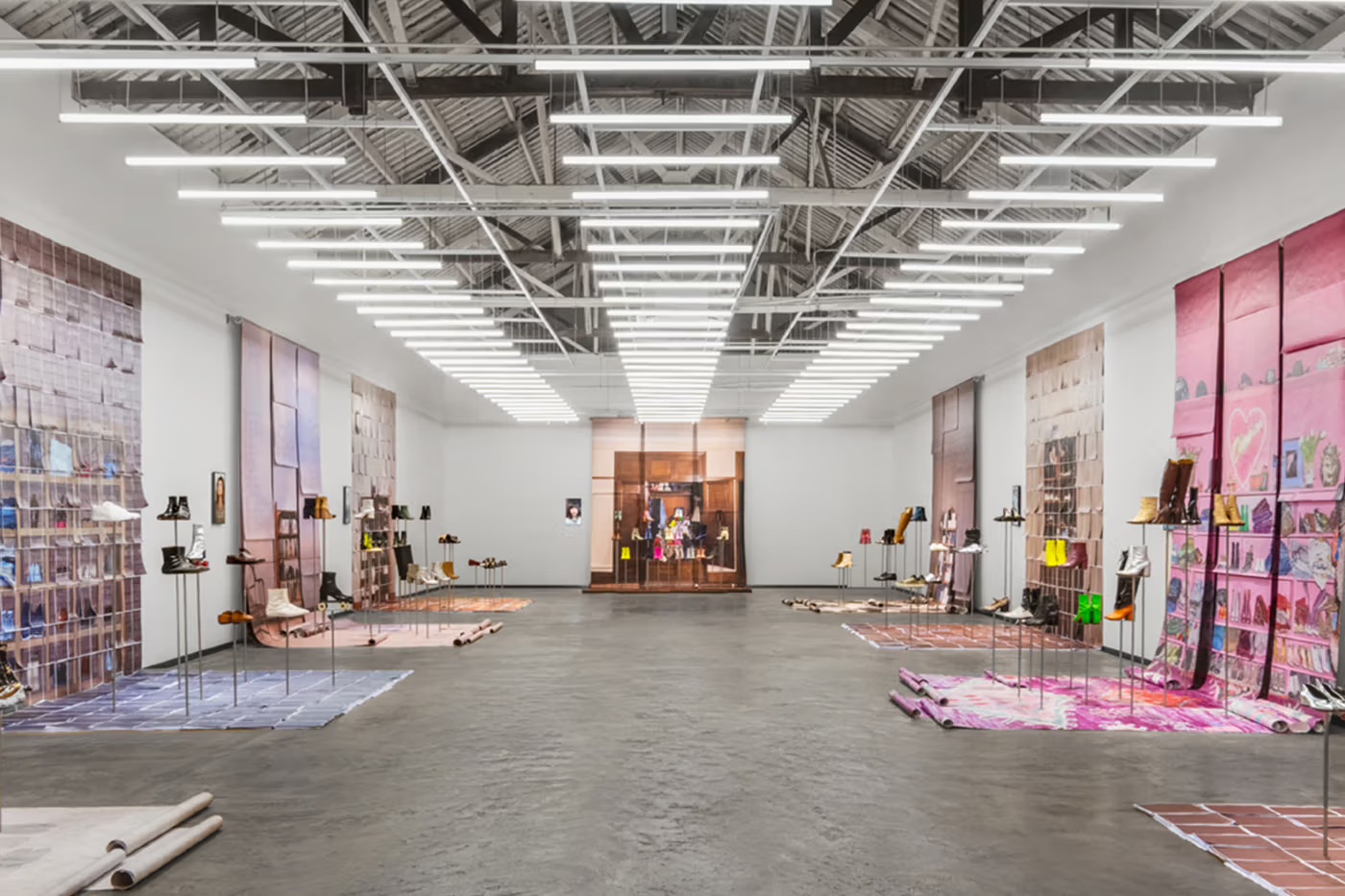 Maison Margiela открывает выставку Tabi: Collectors Exhibition в Китае (фото 1)