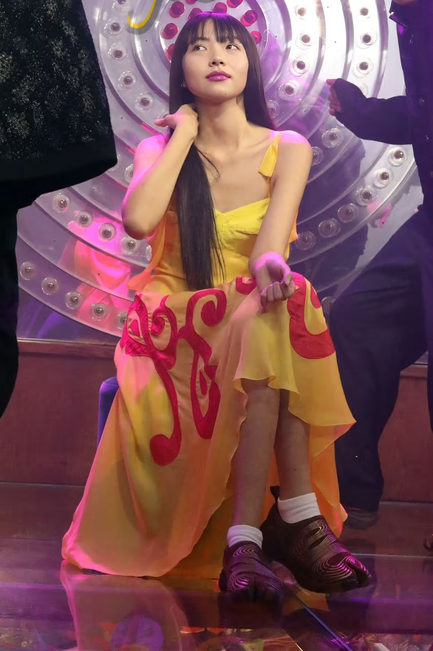 Kiko Kostadinov и Asics выпустили модель кроссовок-таби (фото 7)